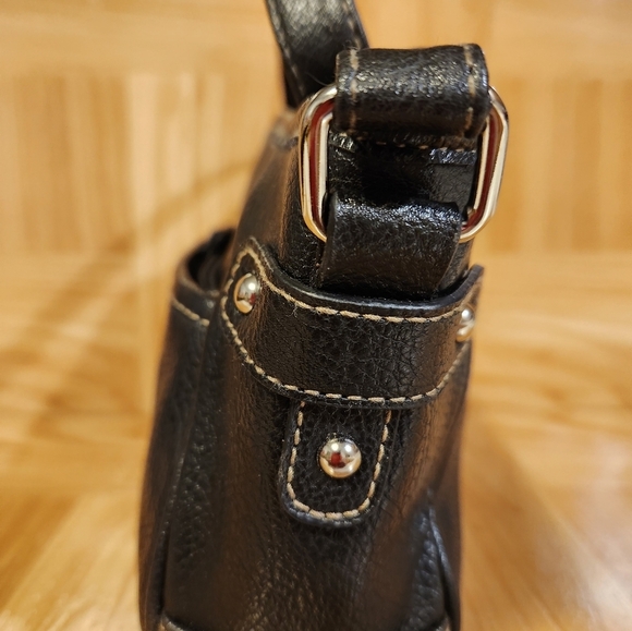 Rosetti Black Shoulder Bag with Zippered Closure - Picture 6 of 9